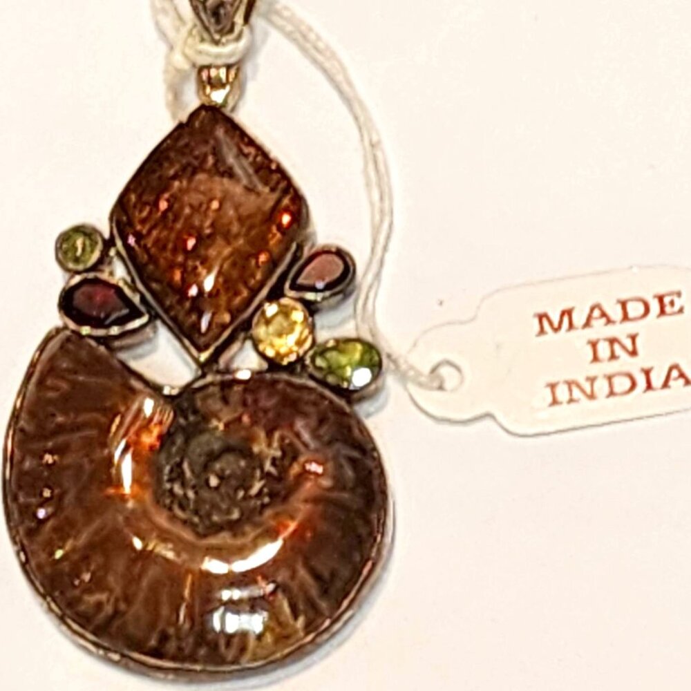 Pendant from India with ammolite & idocrase in stering silver